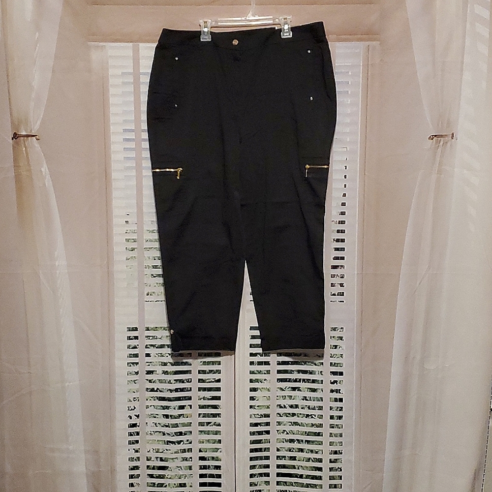 Chico's Luxe Twill Utility Crop - Picture 3 of 12